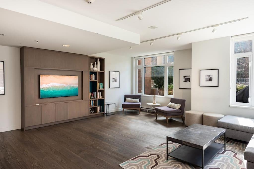 Modern 2 Bedroom Ocean Views Victoria Downtown Free Parking Exterior foto