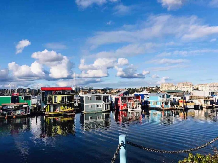 Modern 2 Bedroom Ocean Views Victoria Downtown Free Parking Exterior foto