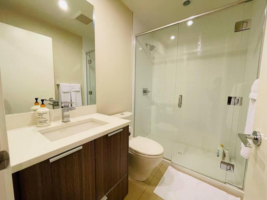 Modern 2 Bedroom Ocean Views Victoria Downtown Free Parking Exterior foto