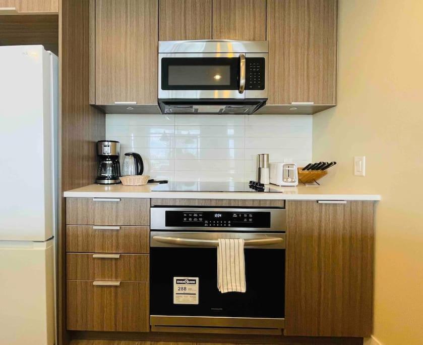Modern 2 Bedroom Ocean Views Victoria Downtown Free Parking Exterior foto