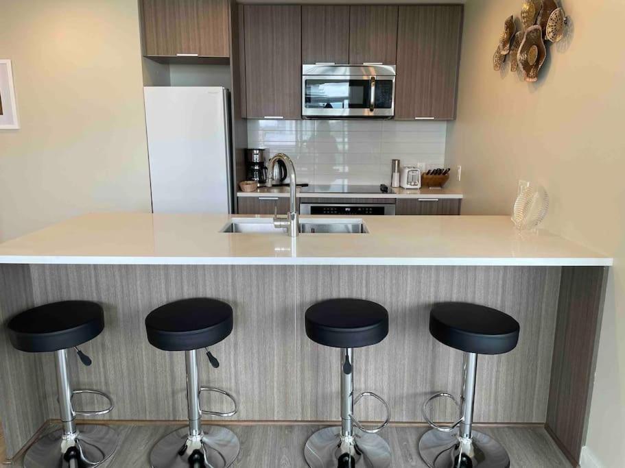 Modern 2 Bedroom Ocean Views Victoria Downtown Free Parking Exterior foto